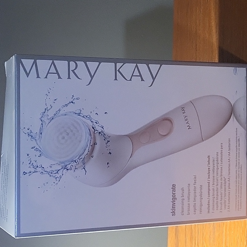 Cleansing brush